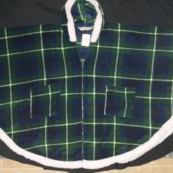 Warm + Cozy Hooded Plaid Poncho with Faux Fur Trim Size L (NWT) - Picture 2 of 4